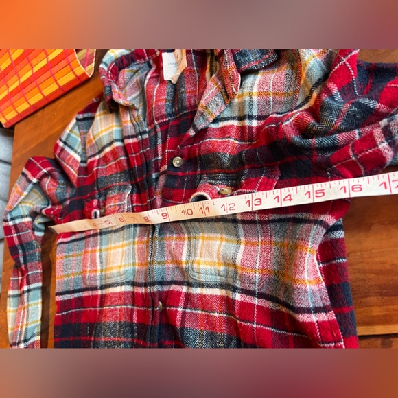 American Eagle, AE: Vintage Red Gold Plaid Flannel Button Shirt, Soft—Size M - Picture 3 of 8